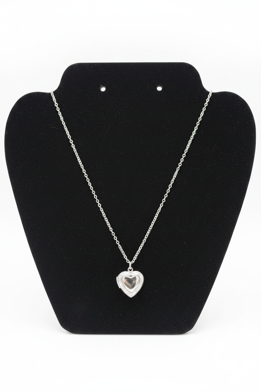 Heart Locket Necklace - Photo 1
